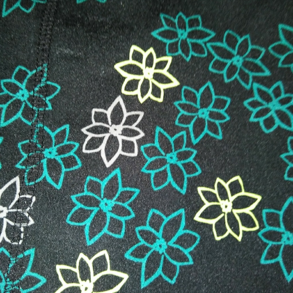 OLD NAVY ACTIVE Adjustable Racerback Tank - Picture 4 of 8